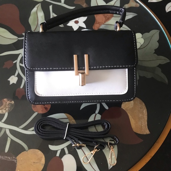 PU LEATHER HANDBAG. Size 200x90x130mm. BUY 2 ITEMS GET 50% ON THE 3RD ITEM - Picture 3 of 17